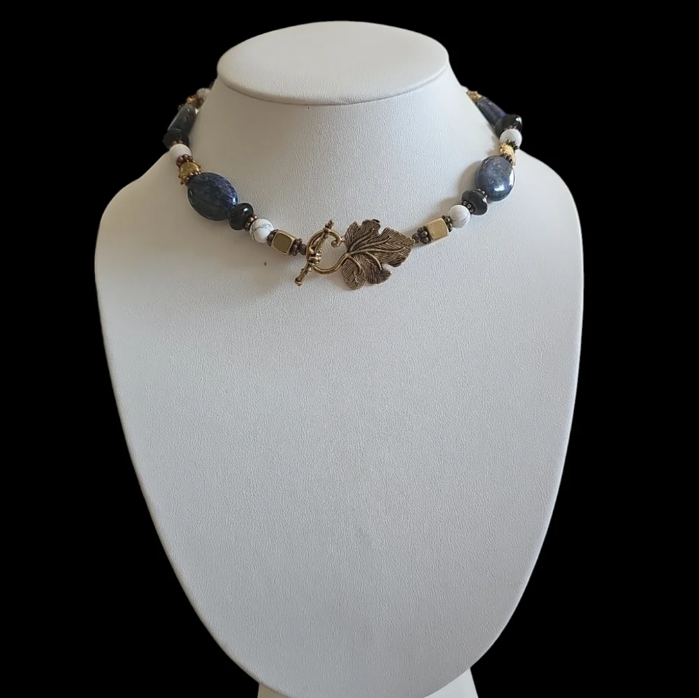 Natural stones Necklace with Lapis, Tibetian Style Leaf Toggle clasp and hearts